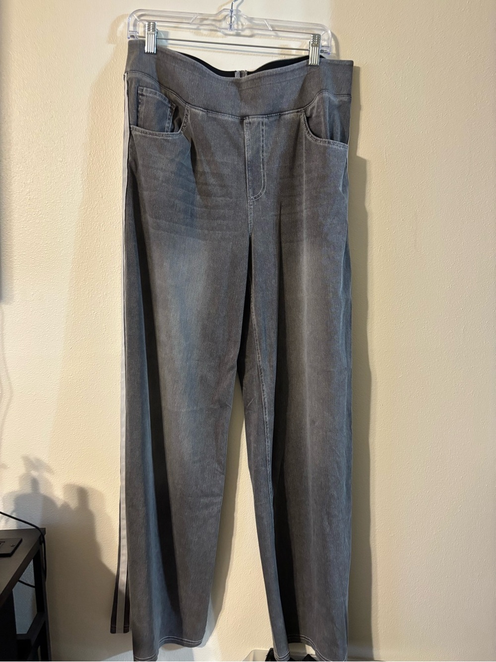 HALARA Gray Wide-Leg Flare sweatpant jeans with stripes on side